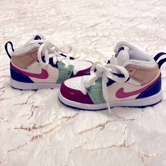 Jordan 1 Mid SE (TD) - Picture 4 of 4